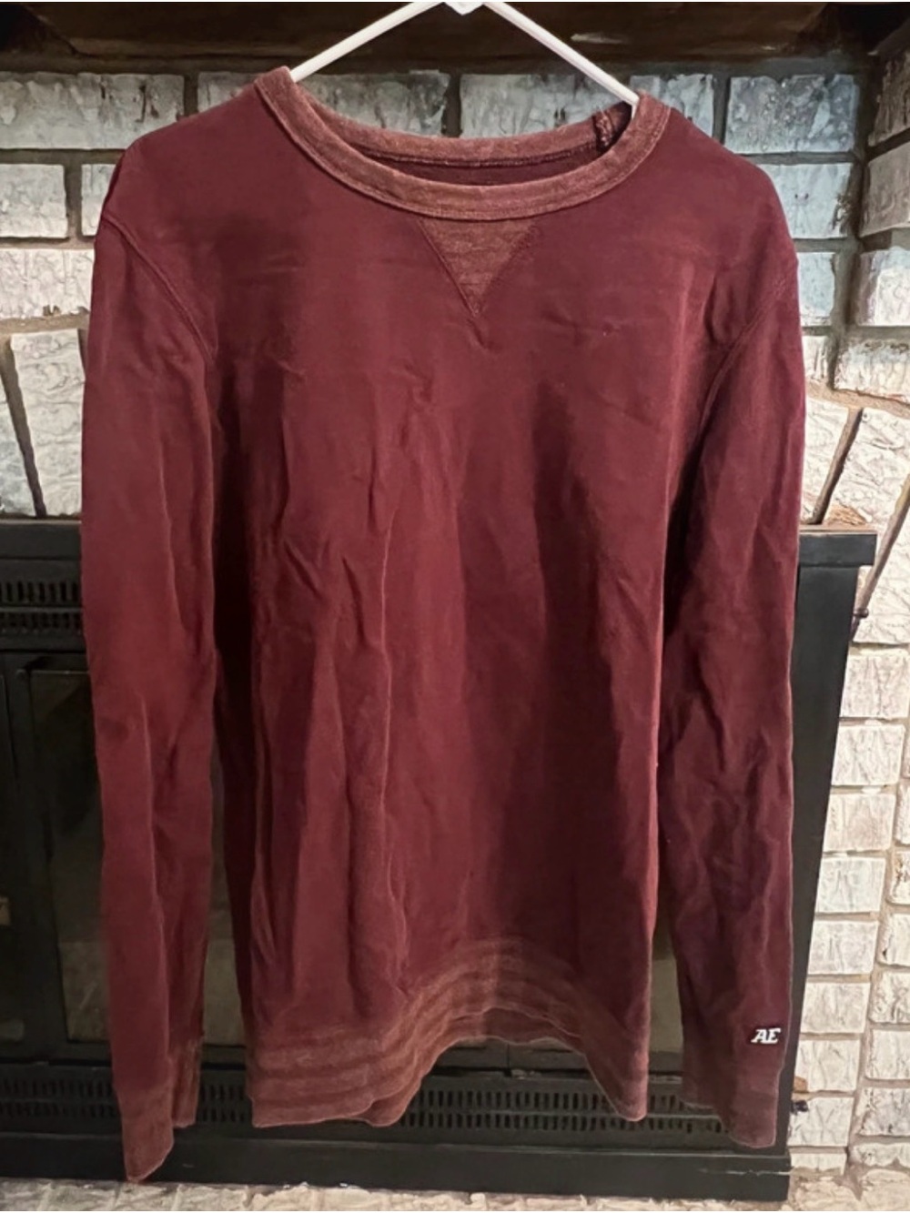 American Eagle Outfitters Men's Maroon Long-Sleeve Crewneck Shirt